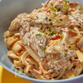 {{photo.Alt || photo.Description || 'Сливочный удон с курицей'}}