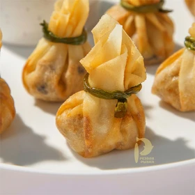 {{photo.Alt || photo.Description || 'Жареные вонтоны с креветкой и курицей 6 шт'}}